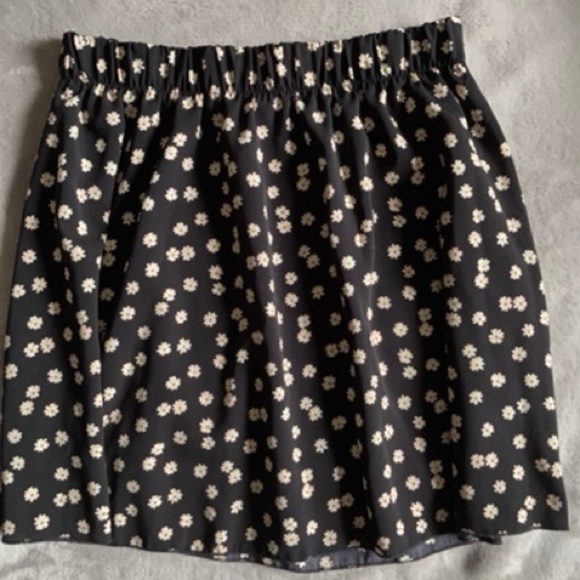 2/$15 M- Miss Daisy Floral Miniskirt - Picture 1 of 3